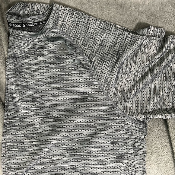 Mens Reebok tshirt - Picture 2 of 3